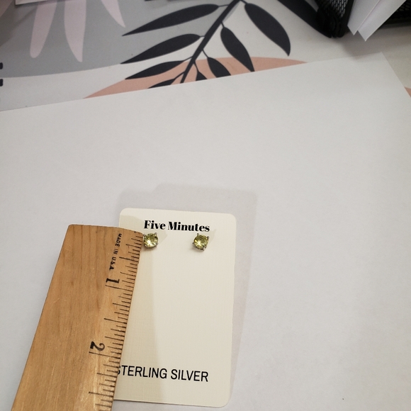 Charter Club, NWT, Gold tone, pearl clear rhinestone cluster pierced earrings - Picture 10 of 10